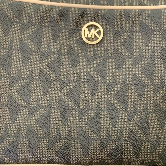 Michael Kors bag - Picture 2 of 9